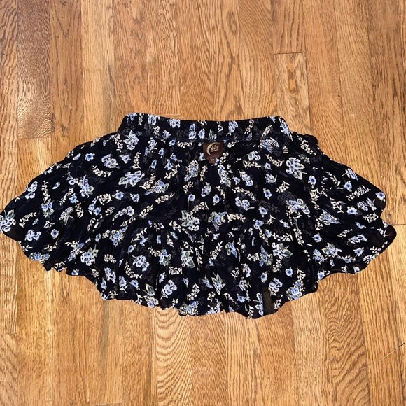 Planet blue blu moon tiered mini skirt - Picture 3 of 7